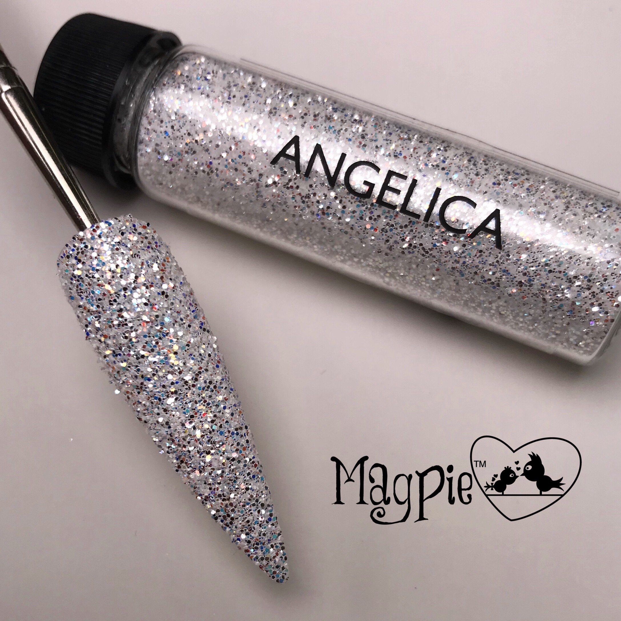 נצנצים | Angelica | Magpie